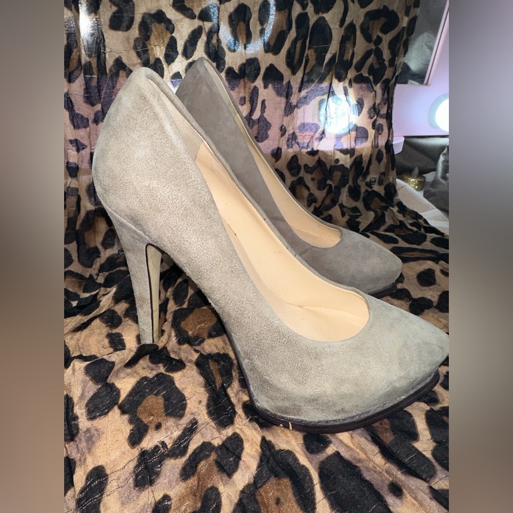 Suede GUESS heels / size 7